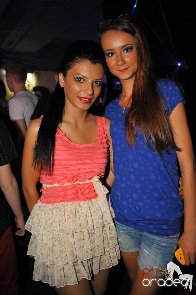 Champagne Showers Party în Heat Club,