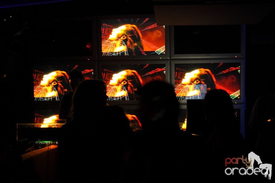 Champagne Showers Party în Heat Club,