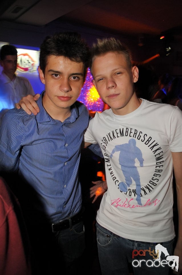 Champagne Showers Party în Heat Club,