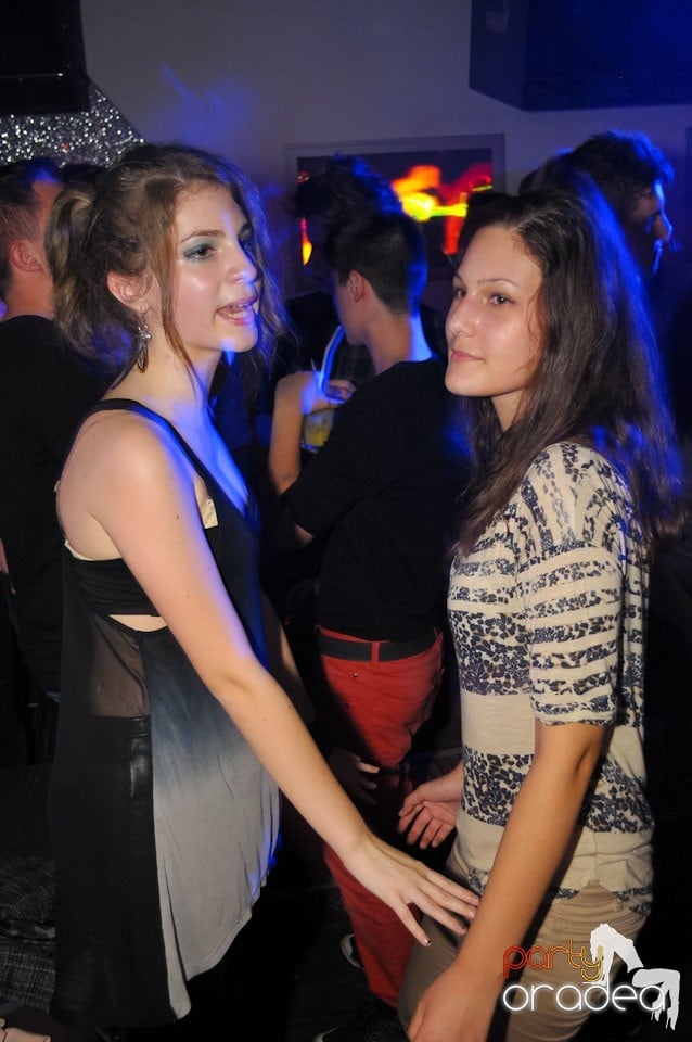 Champagne Showers Party în Heat Club,