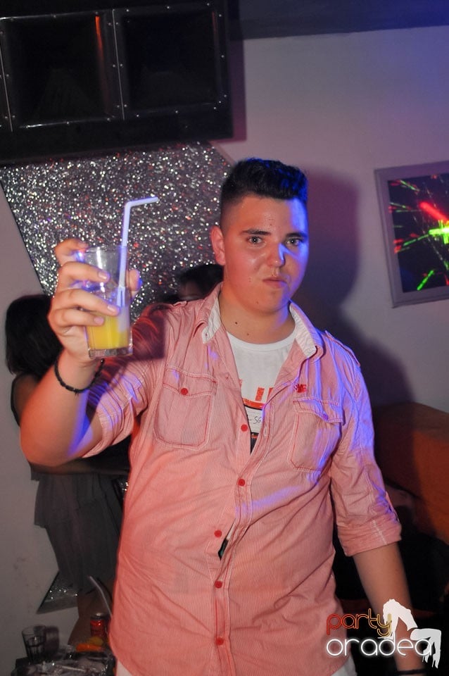 Champagne Showers Party în Heat Club,