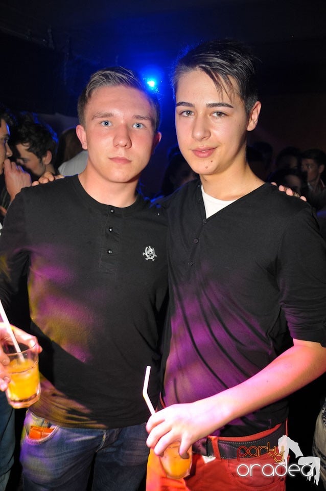 Champagne Showers Party în Heat Club,