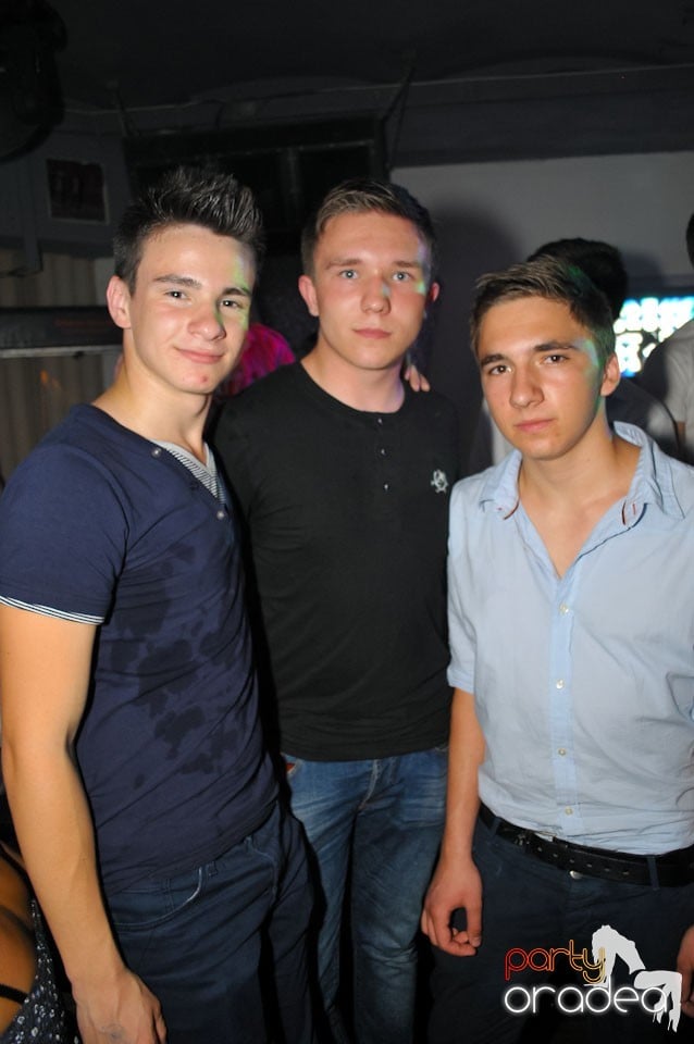 Champagne Showers Party în Heat Club,