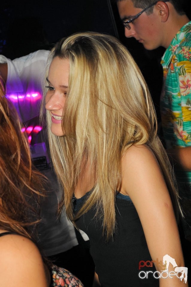 Champagne Showers Party în Heat Club,
