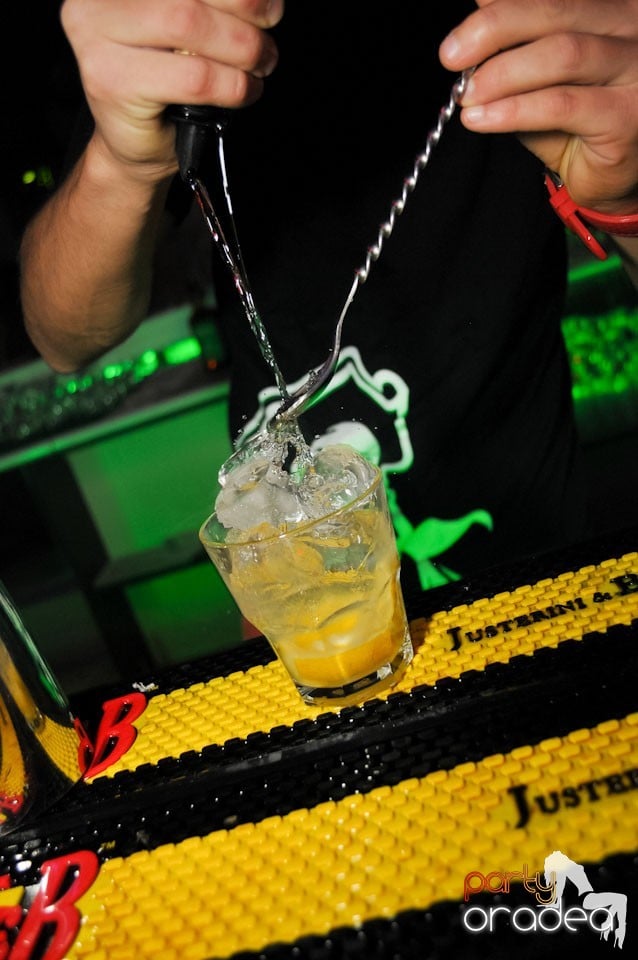 Champagne Showers Party în Heat Club,