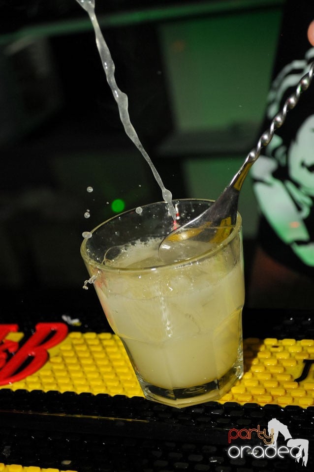 Champagne Showers Party în Heat Club,