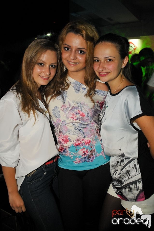 Champagne Showers Party în Heat Club,