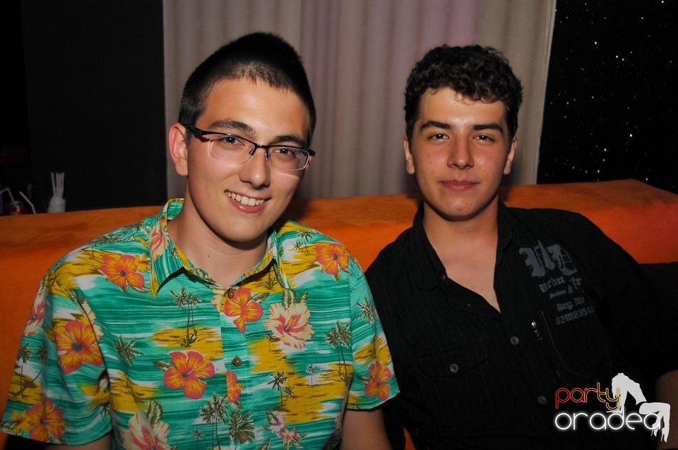 Champagne Showers Party în Heat Club,