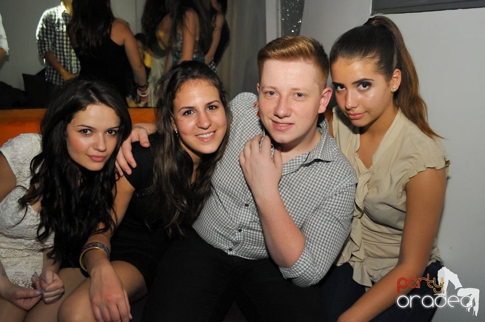 Champagne Showers Party în Heat Club,