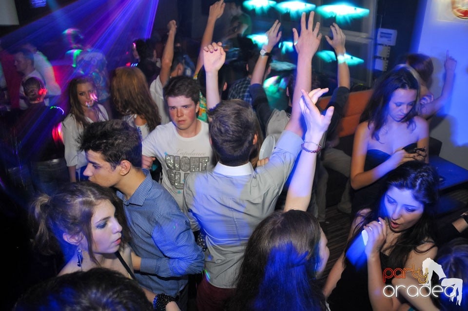 Champagne Showers Party în Heat Club,