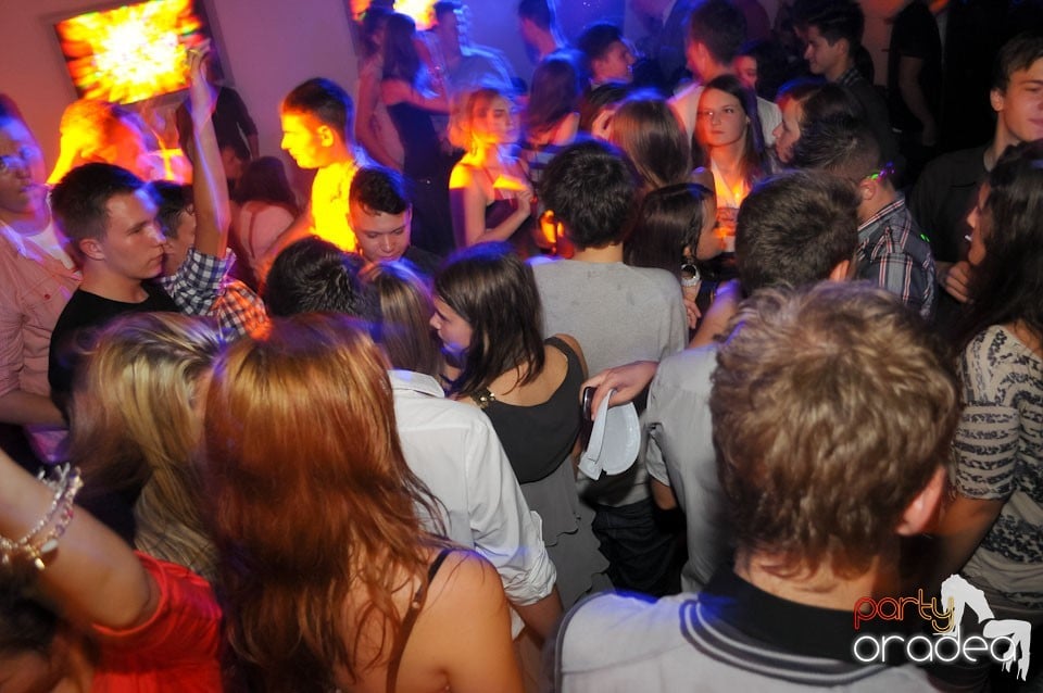 Champagne Showers Party în Heat Club,