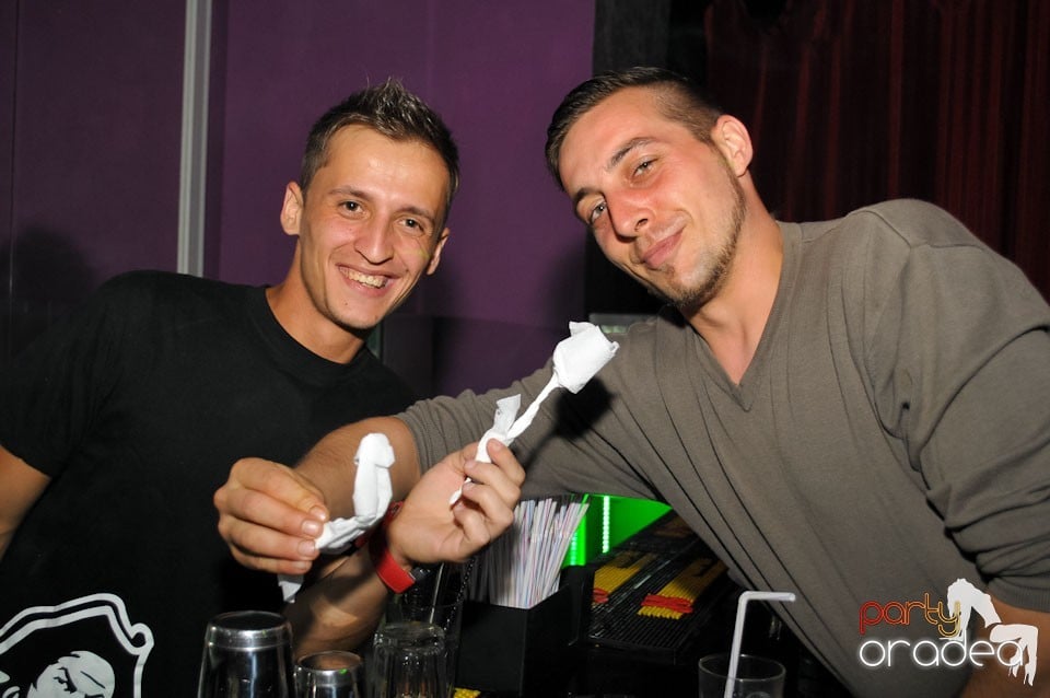 Champagne Showers Party în Heat Club,