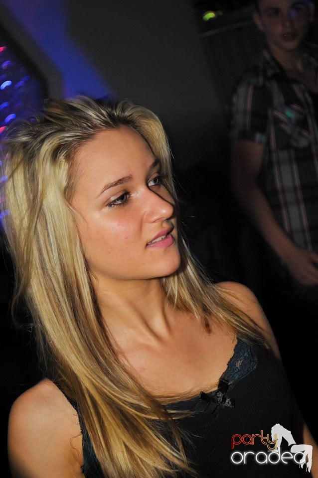 Champagne Showers Party în Heat Club,
