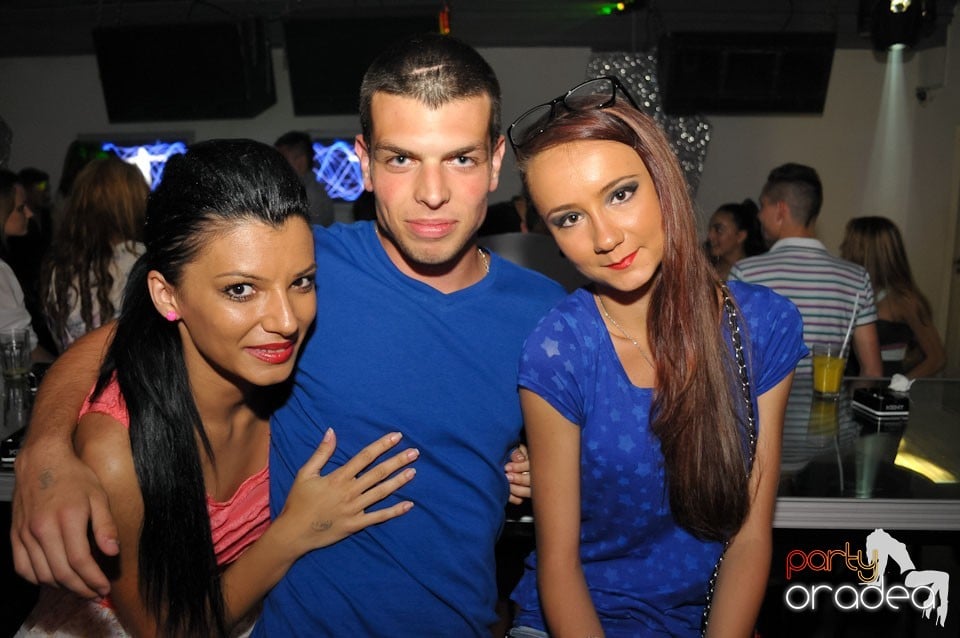 Champagne Showers Party în Heat Club,