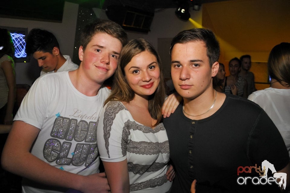 Champagne Showers Party în Heat Club,