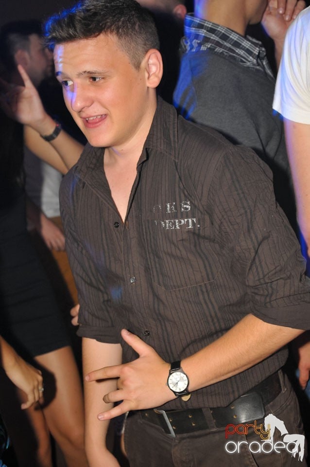 Champagne Showers Party în Heat Club,