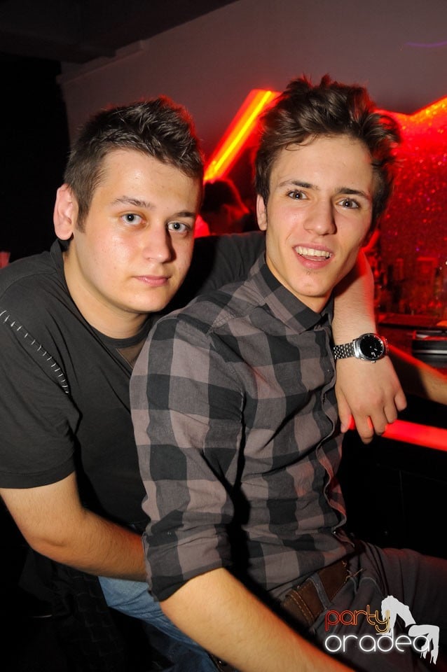 Champagne Showers Party în Heat Club,