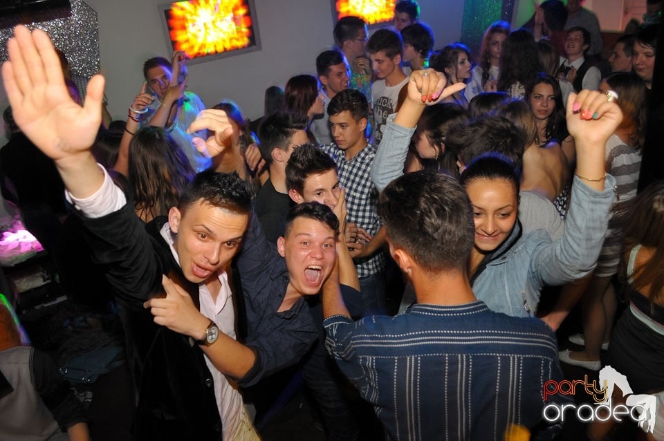 Champagne Showers Party în Heat Club,