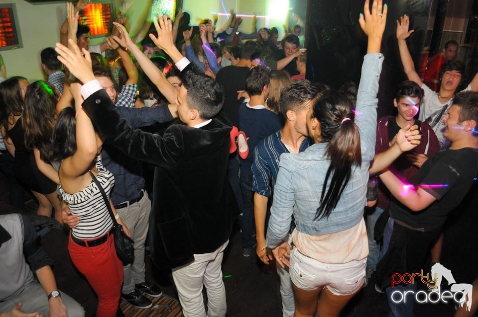 Champagne Showers Party în Heat Club,