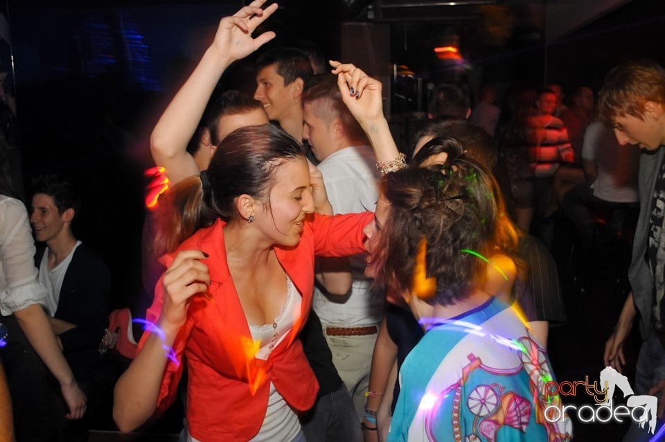 Champagne Showers Party în Heat Club,
