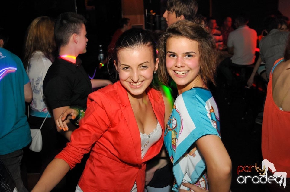 Champagne Showers Party în Heat Club,