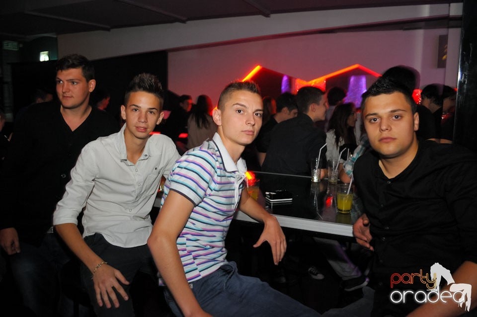 Champagne Showers Party în Heat Club,