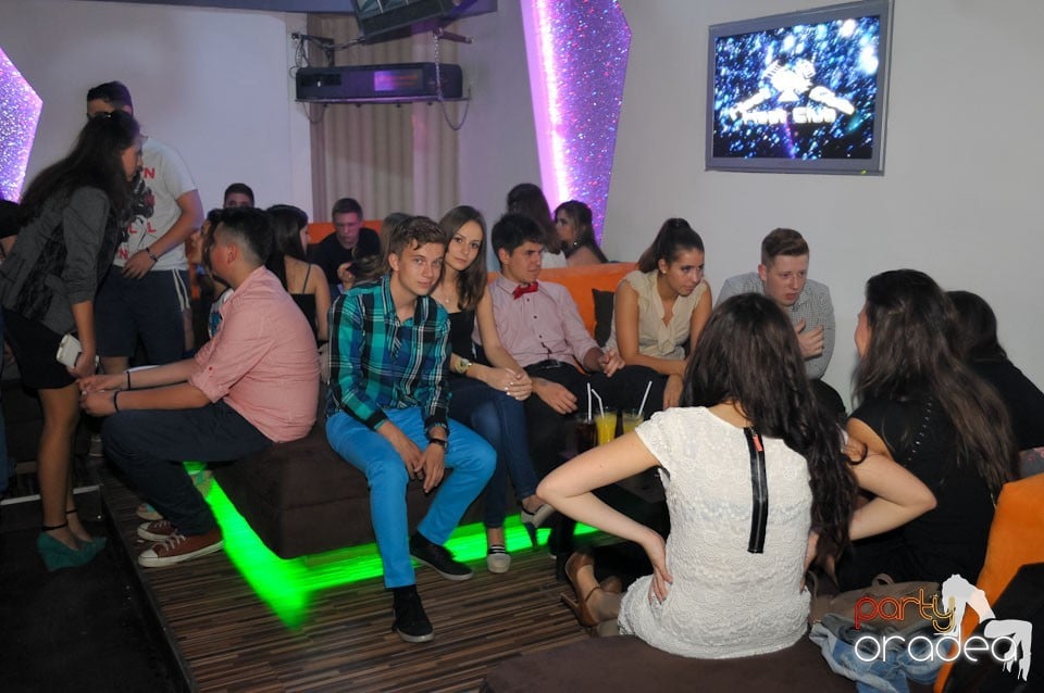 Champagne Showers Party în Heat Club,