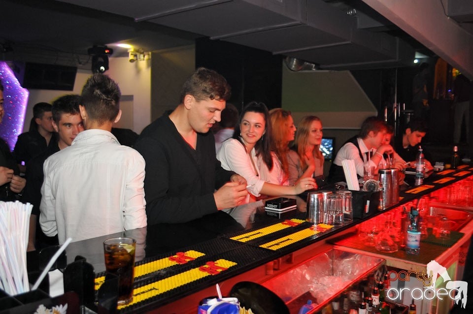 Champagne Showers Party în Heat Club,