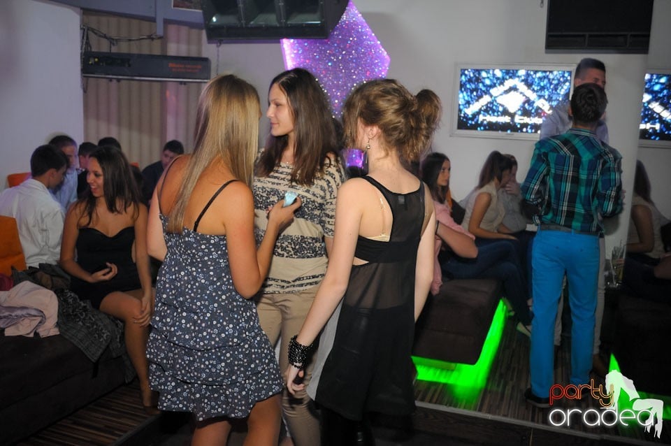 Champagne Showers Party în Heat Club,