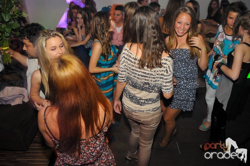 Champagne Showers Party în Heat Club,