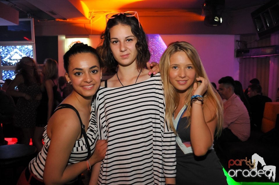 Champagne Showers Party în Heat Club,