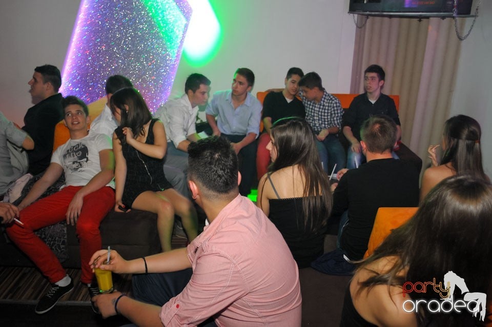 Champagne Showers Party în Heat Club,