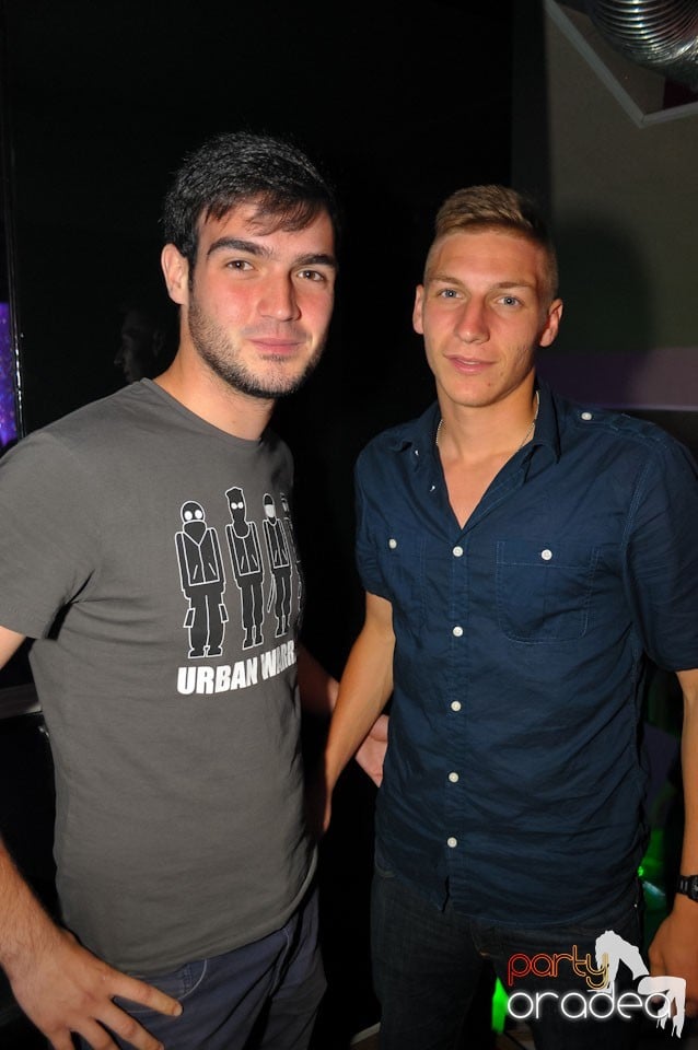 Champagne Showers Party în Heat Club,