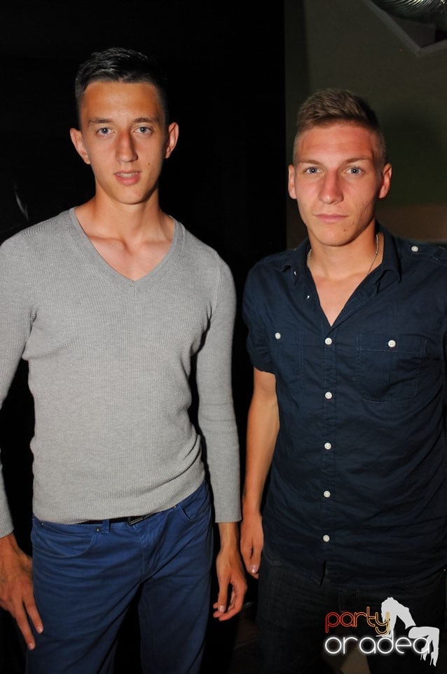 Champagne Showers Party în Heat Club,