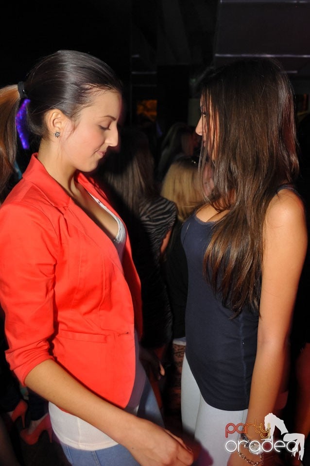 Champagne Showers Party în Heat Club,