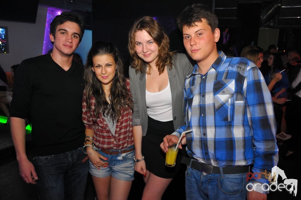 Champagne Showers Party în Heat Club,