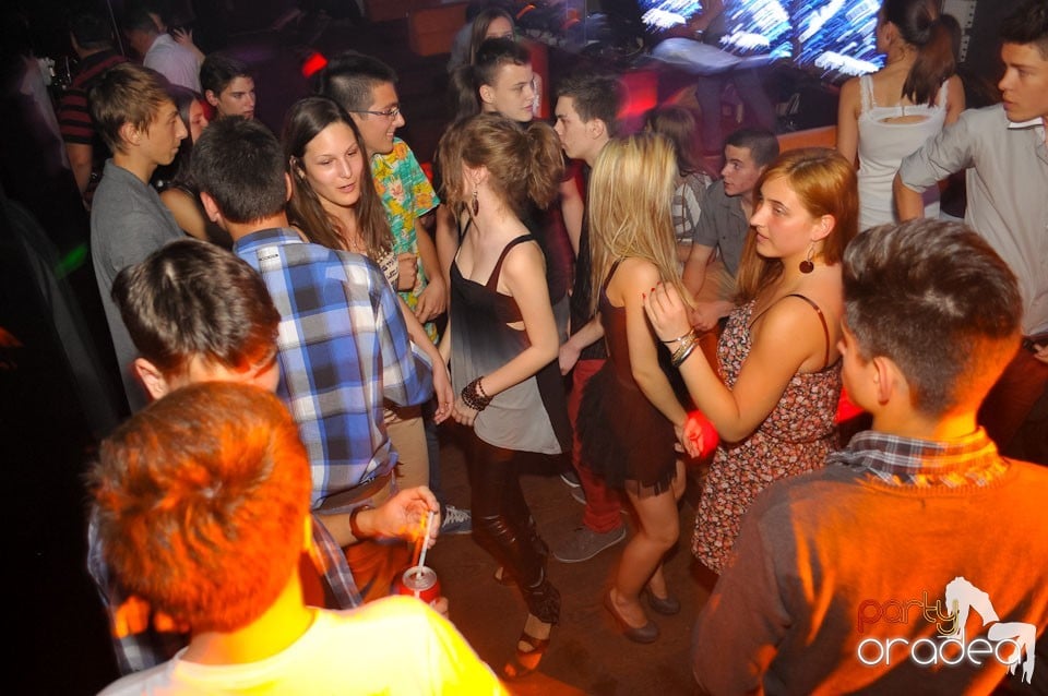 Champagne Showers Party în Heat Club,
