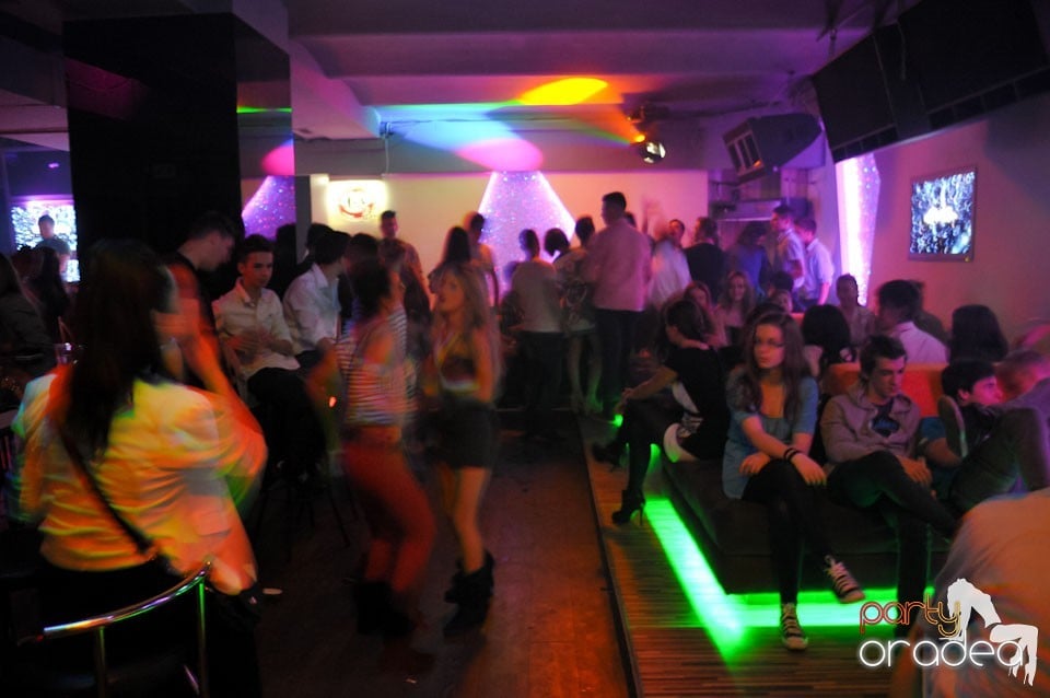 Champagne Showers Party în Heat Club,