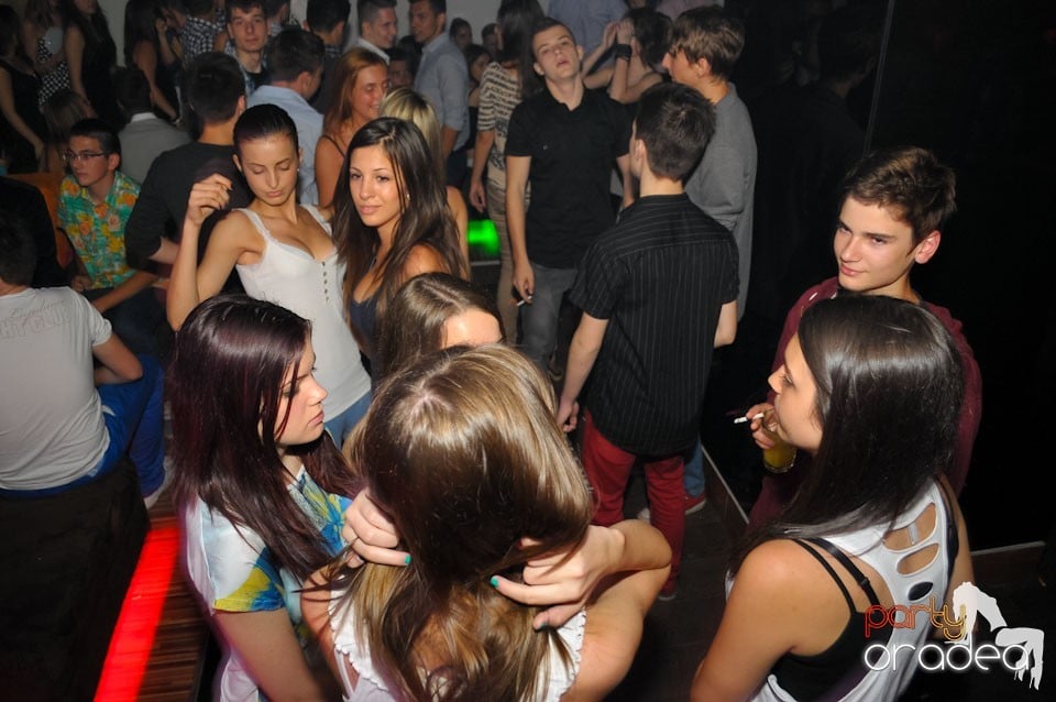 Champagne Showers Party în Heat Club,
