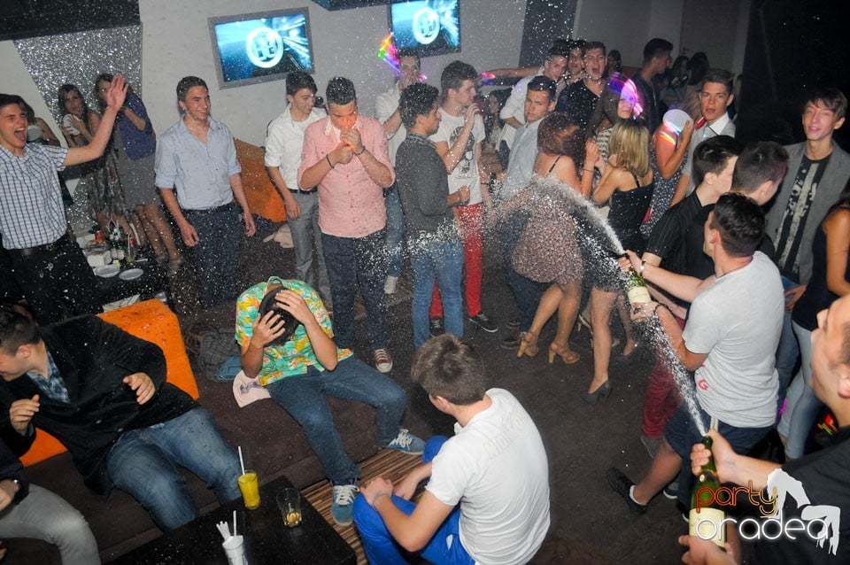Champagne Showers Party în Heat Club,