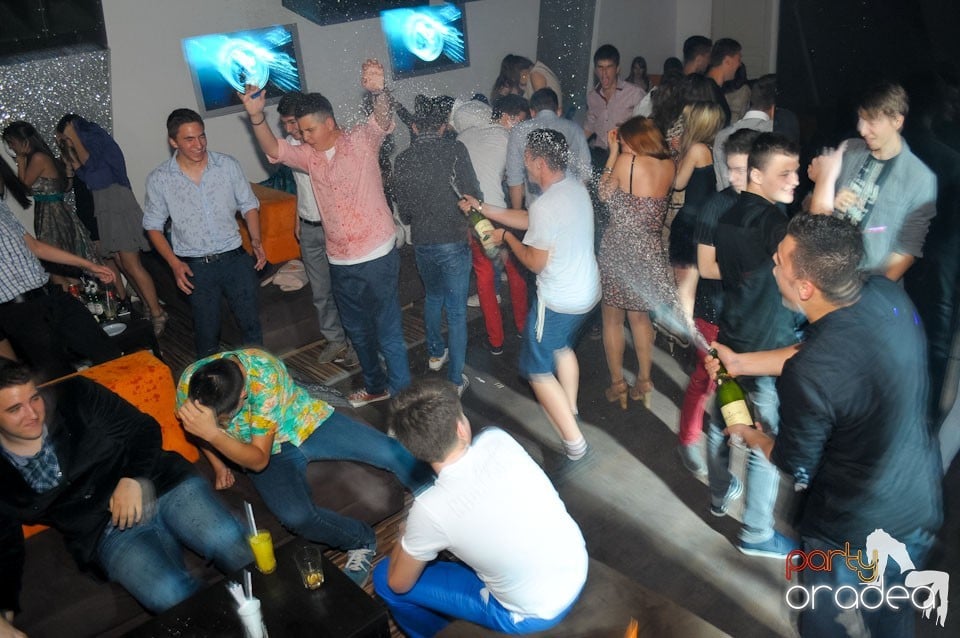Champagne Showers Party în Heat Club,