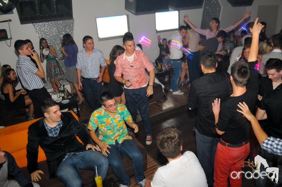 Champagne Showers Party în Heat Club,