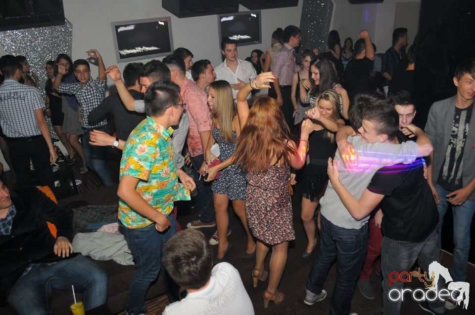Champagne Showers Party în Heat Club,