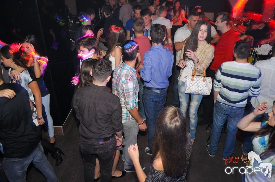 Champagne Showers Party în Heat Club,