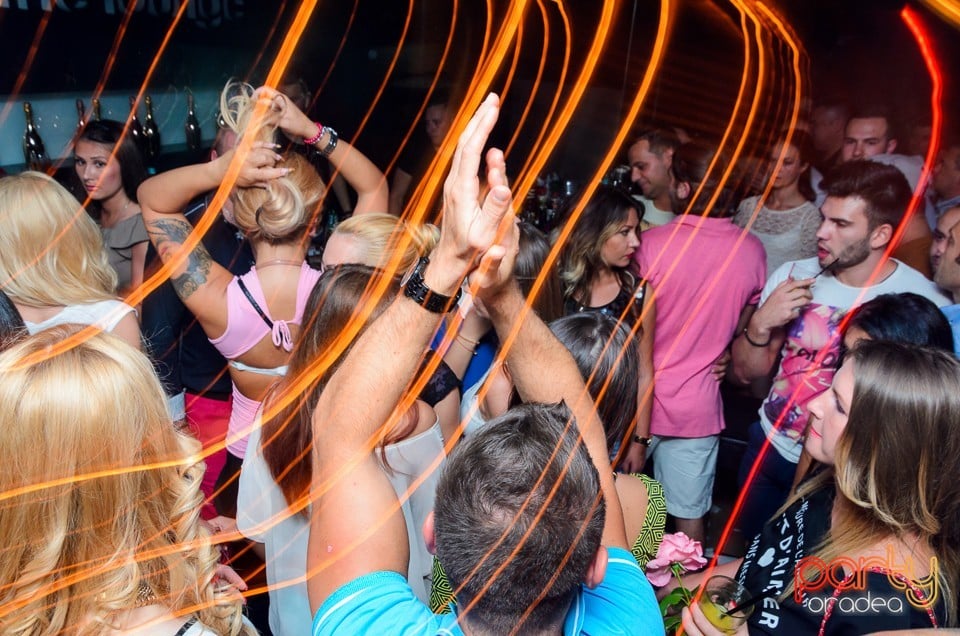 Champagne Showers Party, The Lounge