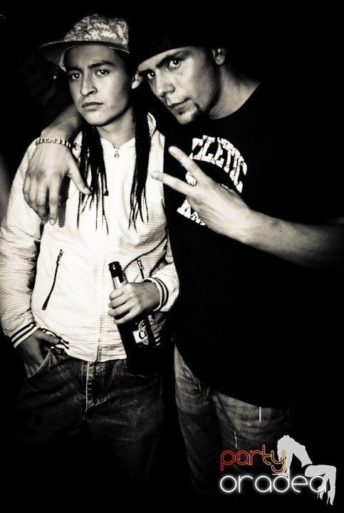 Distracţie de sâmbătă în Clubul Atti's, 