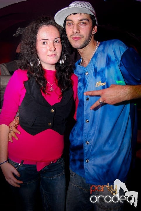 Distracţie de sâmbătă în Clubul Atti's, 