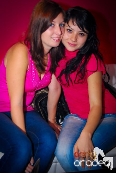 Distracţie de sâmbătă în Clubul Atti's, 