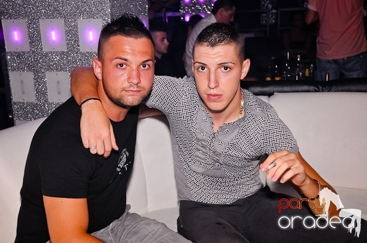 Chef de milioane în Club Life, 