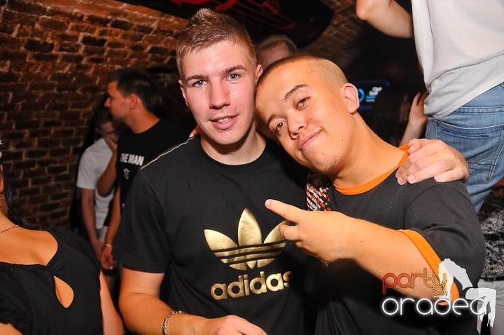 Chef de pomină în Club Escape, 